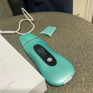 NIB Skin Scrubber, Face spatula, pore cleaner with 4 modes